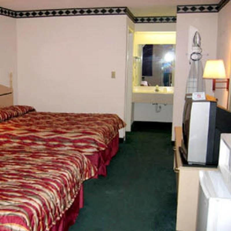 Regency Inn And Suites San Antonio Exterior foto